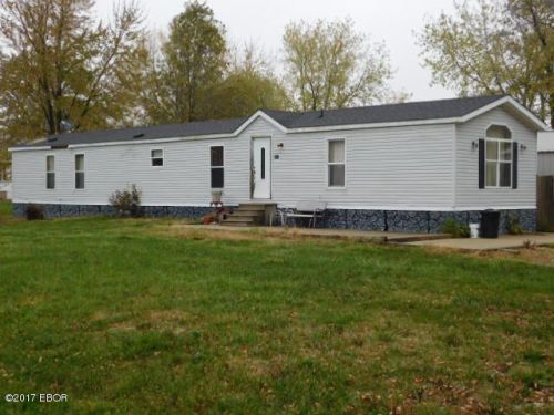 205 Wyoming Ave, Fairman, IL 62882-1340