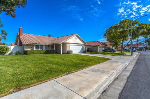 5215 Homestead Pl, Riverside, CA 92504-1868