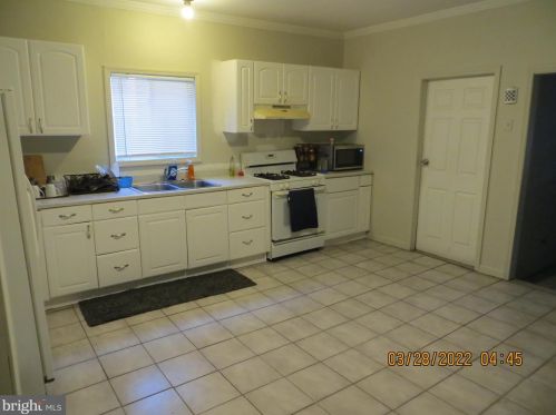 54 Olden Ave, Trenton NJ 08629-2103 exterior