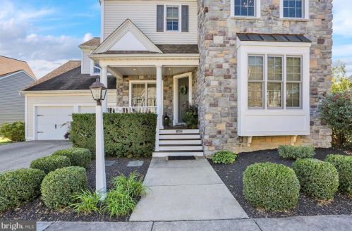 1405 Picket Dr, Lancaster, PA 17601-4583