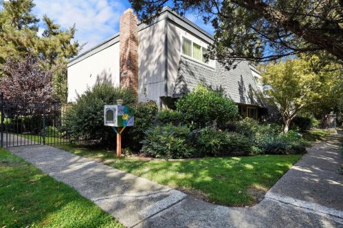 7484 Fairway Two Ave, Fair Oaks, CA 95628-4650