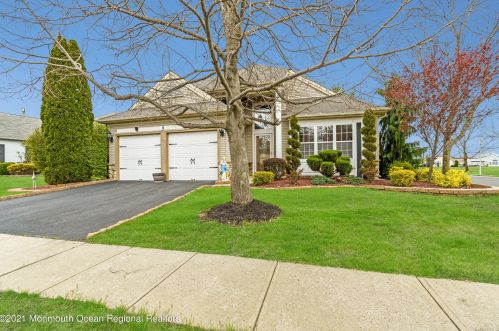 2 Bomar Ct, Lakehurst, NJ 08759-6034