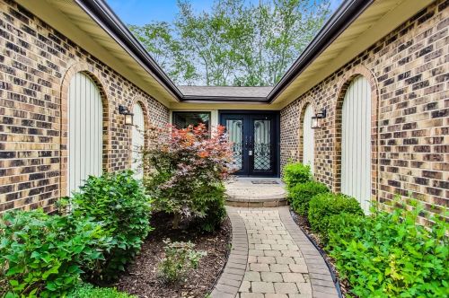 962 Stonehedge Ln, Palatine, IL 60067-7115
