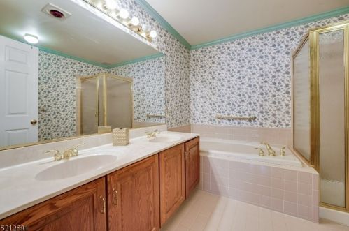 11 Sycamore Ln, Dover NJ  07869-3704 exterior