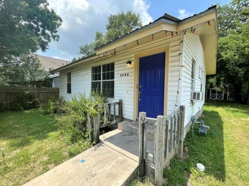 1124 Christie Dr, Austin TX  78721-2643 exterior