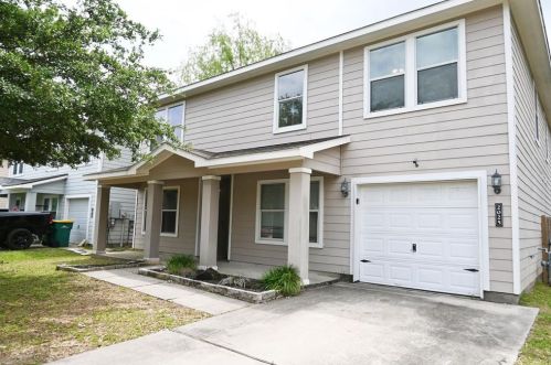 2025 Vanamen Ct, Conroe TX  77304-1613 exterior