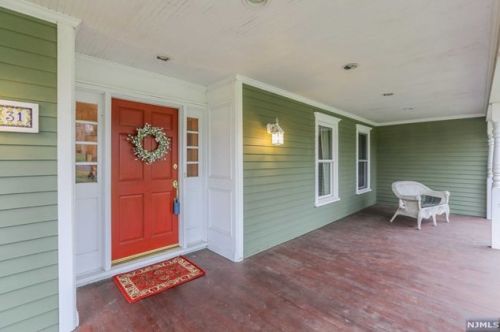 31 Trommel Dr, Mahwah, NJ 07430-1549
