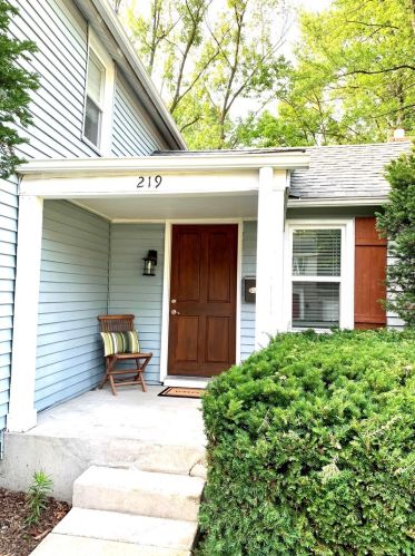 219 Lathem St, Batavia, IL 60510-2027