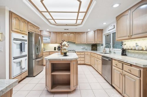 644 Mariposa Dr, Redlands CA  92373-7354 exterior