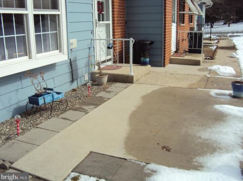 158 Hudson Pkwy, Lakehurst, NJ 08759-6311