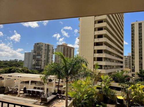 229 Paoakalani Ave, Honolulu HI 96815-3764 exterior