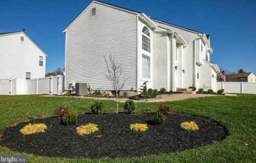 33 Meadowbrook Cir, Erial NJ  08081-1671 exterior