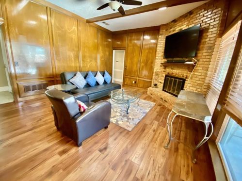 909 Meadowgate Dr, Garland TX  75040-3643 exterior