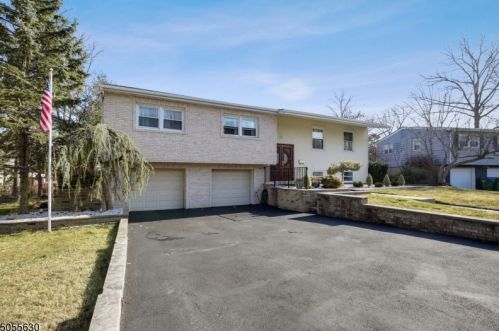 22 Hallo St, Edison, NJ 08837-2761