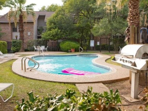 3839 Dry Creek Dr, Austin TX  78731-4857 exterior