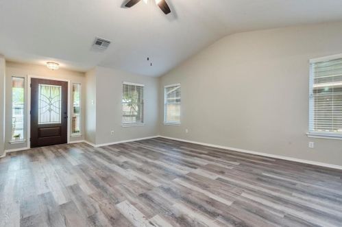 342 Hogan, Uhland TX  78640-5401 exterior