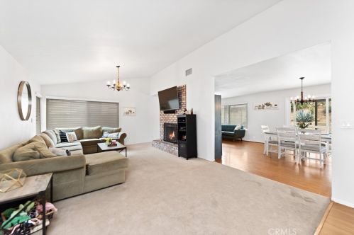 6750 Charing St, Simi Valley CA 93063-3926 exterior