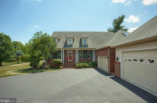 3 Linden Dr, Carlisle, PA 17015-6906