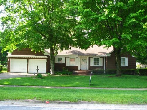707 Scott St, Tuscola, IL 61953-1723