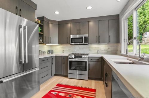 23 Craw Ave, Norwalk CT  06853-1605 exterior