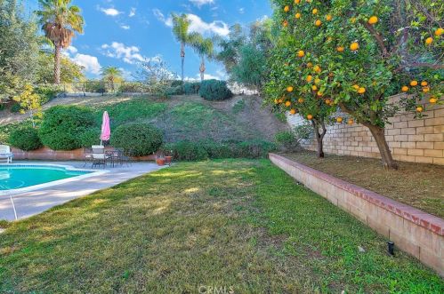 5910 Intervale Dr, Riverside CA  92506-4049 exterior