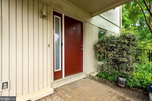 1800 Shore Ct, Herndon, VA 20190-4826