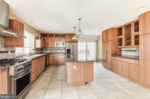 20 Harriet Dr, Princeton NJ  08540-3935 exterior