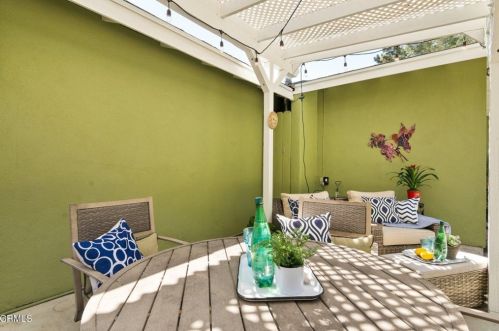 2347 Caracas St, Glendale CA  91214-3004 exterior