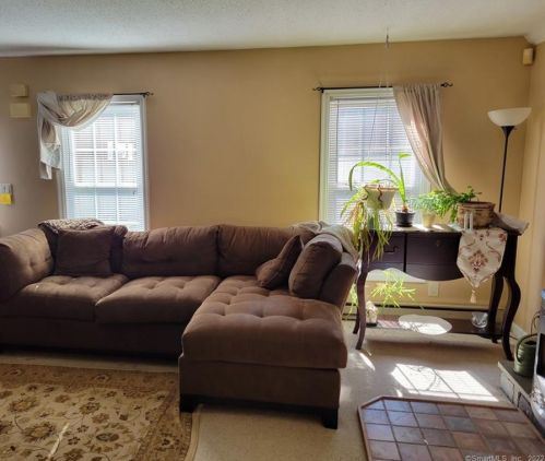 143 Pembroke Ave, Waterbury, CT 06704-1340