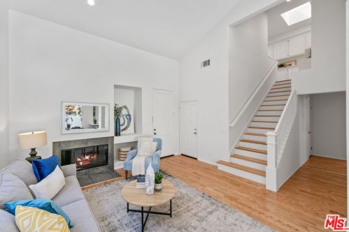 47 Del Carlo, Irvine CA  92606-8824 exterior