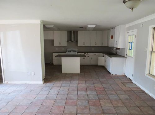 3030 Davis St, Morgans Point TX  77571-7024 exterior