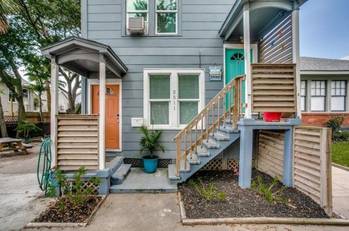 2511 Bernardo De Galvez Ave, Galveston, TX 77550