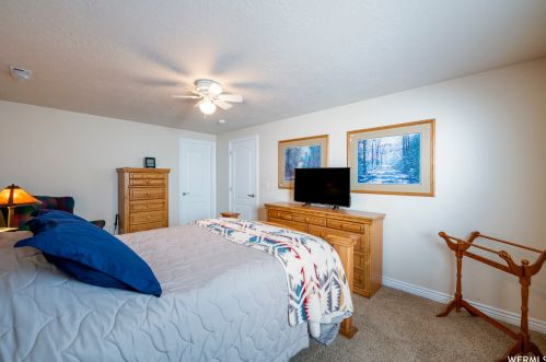 1238 Bateman Pt Dr, Taylorsville UT 84084-2590 exterior