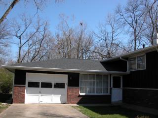823 Ravinwoods Rd, Peoria IL  61615-1331 exterior