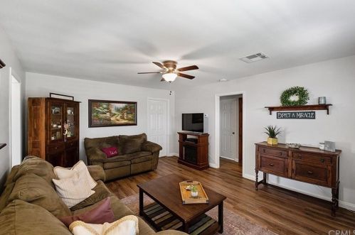 141 Akeley Dr, Glendora, CA 91741-3721