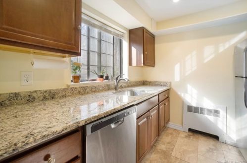 509 Swanson Cres, Milford, CT 06461-2747