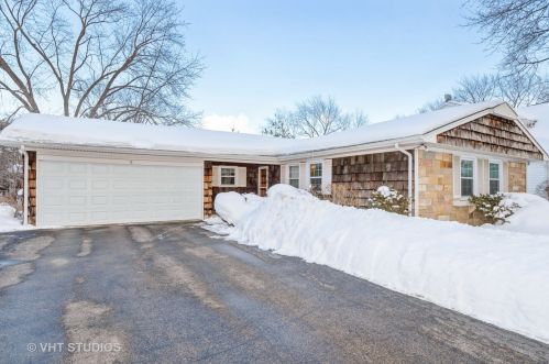 9 Belaire Ct, Buffalo Grove, IL 60089-2032