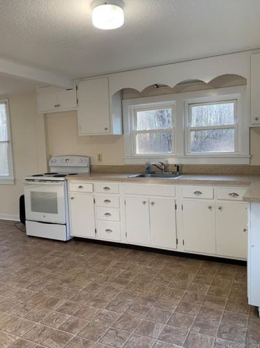 218 Roxbury Rd, Niantic CT  06357-1011 exterior