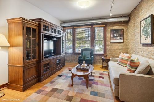 1609 Estes Ave, Chicago, IL 60626-3784