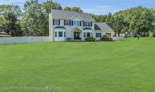 8 Sugarbush Ct, Jackson Twp, NJ 08527-3159