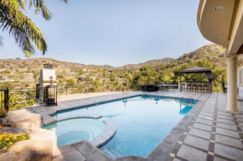 1958 Calafia St, Glendale CA  91208-2306 exterior