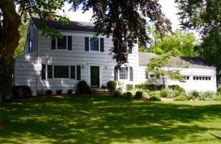 13 Salt Box Ln, Tokeneke, CT 06820-5232