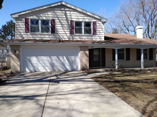 1529 Chippewa Dr, Naperville, IL 60563-1401