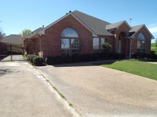 6900 Tameron Trl, Fort Worth TX  76132-3502 exterior