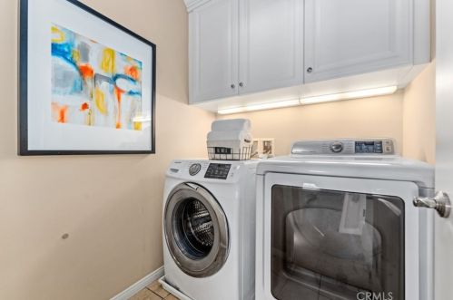 78 Rembrandt, Irvine CA  92620-7314 exterior