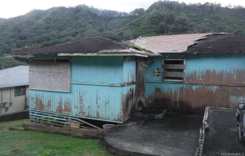 3021 Holua Way, Honolulu HI  96819-2916 exterior