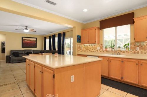 12595 Orangeblossom Ln, Riverside CA  92503-7058 exterior