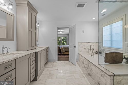 605 Warwick Rd, Tavistock NJ  08033-3926 exterior