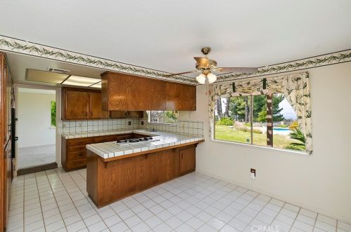 16350 Rancho Escondido Dr, Riverside CA  92506-5816 exterior