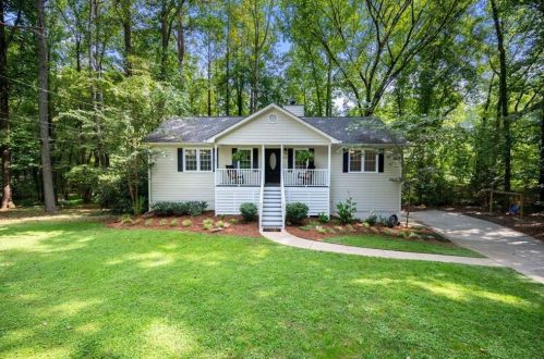 706 Willowbrook Ln, Holly Springs, GA 30189-5415